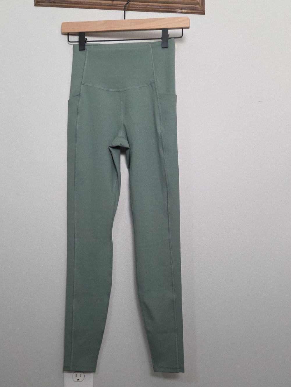 All In Motion Leggings Sage Green XS 27" Inseam With Pockets EUC